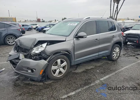 2010 Volkswagen Tiguan S из США, поврежденный, VIN WVGAV7AX4AW519783